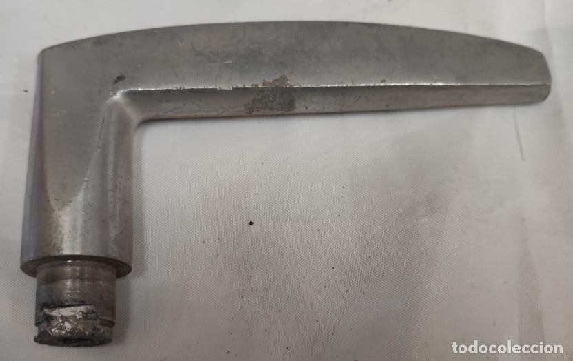 Antig&uuml;edades: ANTIGUA MANIVELA DE ALUMINIO PARA PUERTA, 2&ordf;