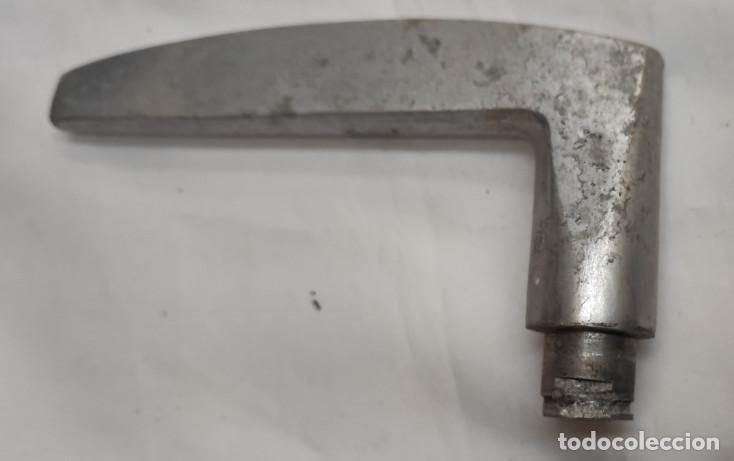 Antig&uuml;edades: ANTIGUA MANIVELA DE ALUMINIO PARA PUERTA, 2&ordf; - Foto 2