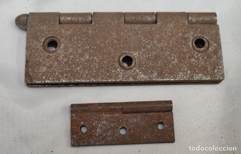 Antig&uuml;edades: 2 ANTIGUAS BISAGRAS, UNA DE 10 Y OTRA DE 5 CM