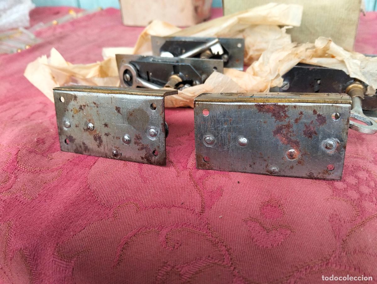 Antiguidades: Cerradura de mueble antigua n&ordm;17 1 unidad cierre con llave hierro metal recambio repuesto