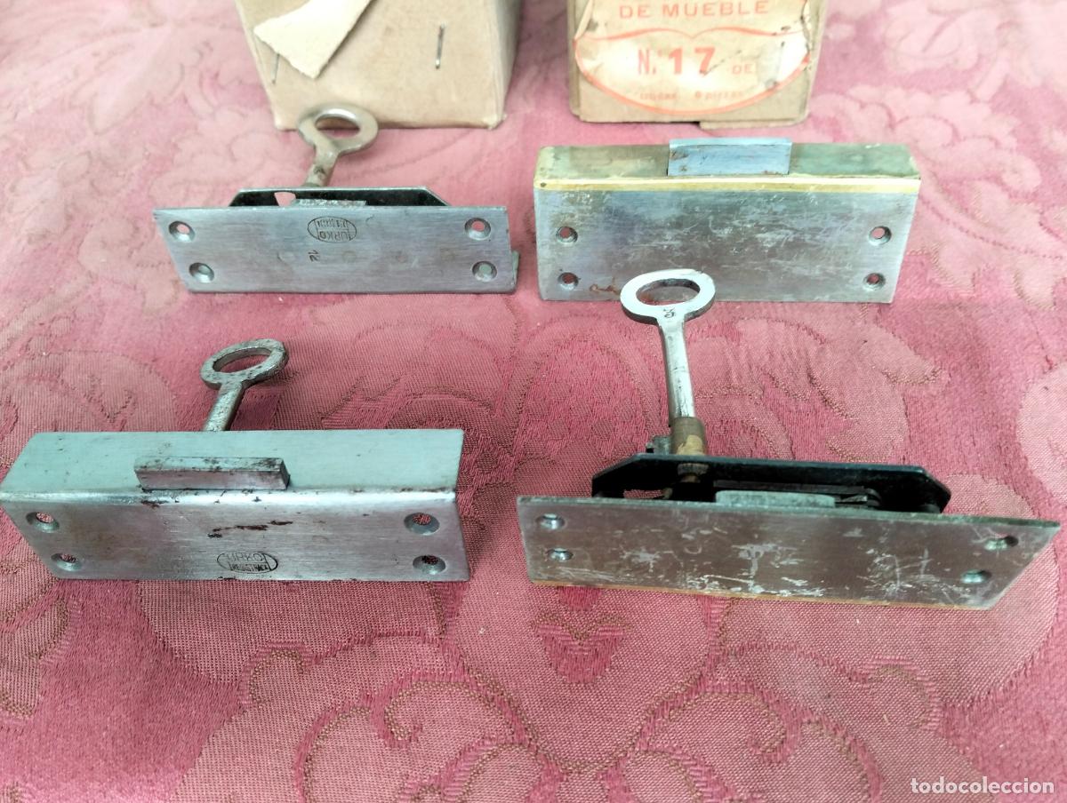 Antiguidades: Cerradura de mueble antigua n&ordm;17 1 unidad cierre con llave hierro metal recambio repuesto