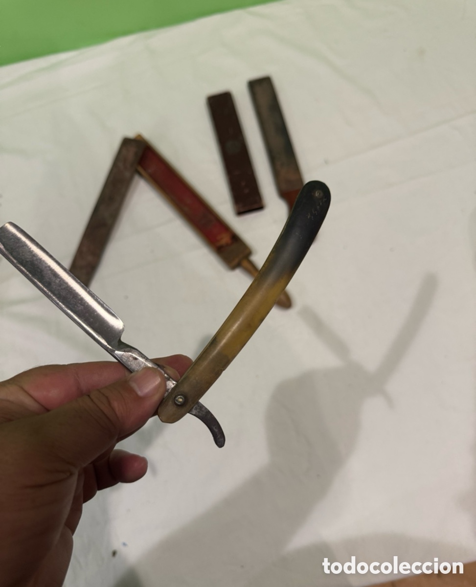 Antig&uuml;edades: Antigua navaja de afeitar Joseph Rodgers Sheffield con estuche y asentador cuero