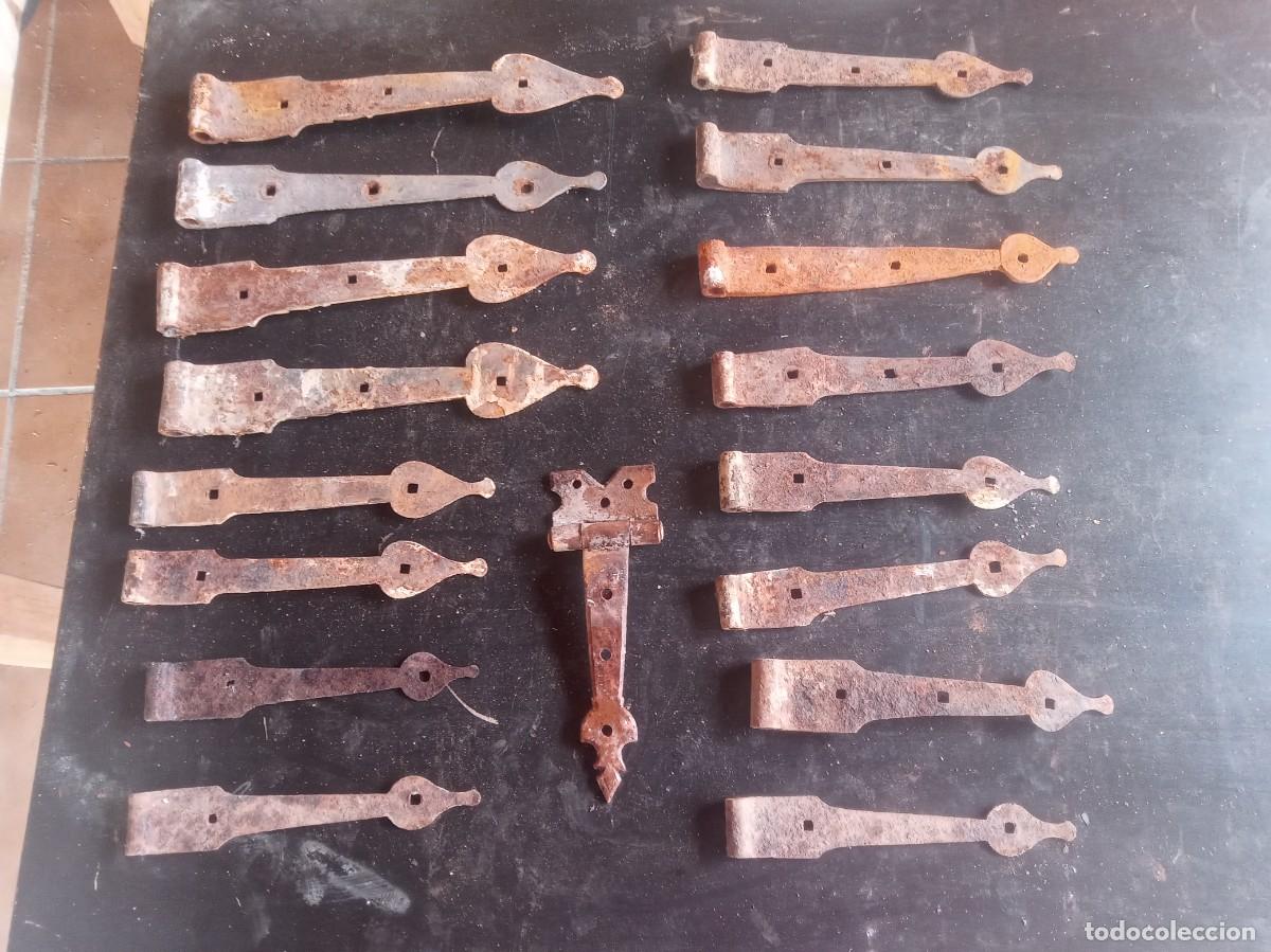 Antig&uuml;edades: LOTE DE 17 BISAGRAS ANTIGUAS DE FORJA - Foto 1