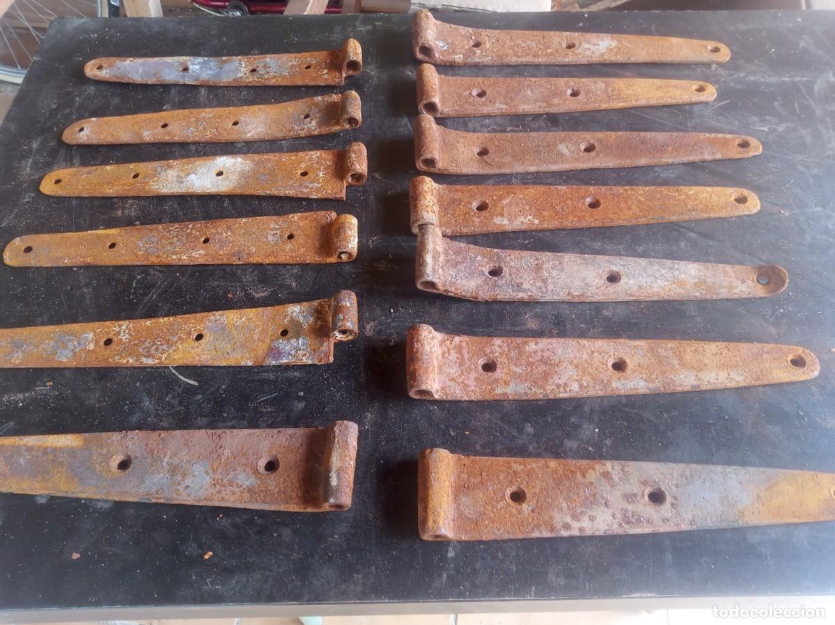 Antig&uuml;edades: LOTE DE 13 BISAGRAS ANTIGUAS DE FORJA DE 25 , 28 CM MUY PESADAS