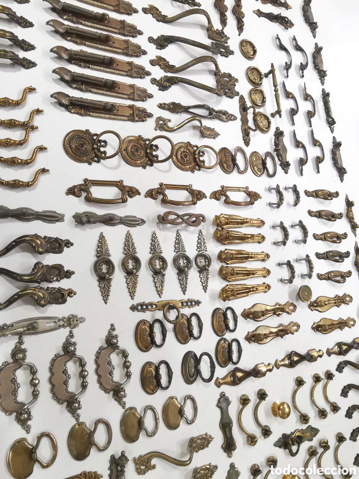 Antig&uuml;edades: EXCEPCIONAL LOTE DE TIRADORES ANTIGUOS DE BRONCE Y LAT&Oacute;N