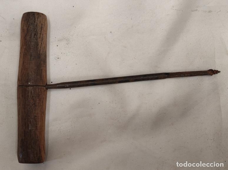 Antig&uuml;edades: ANTIGUA BARRENA PARA MADERA ETC.