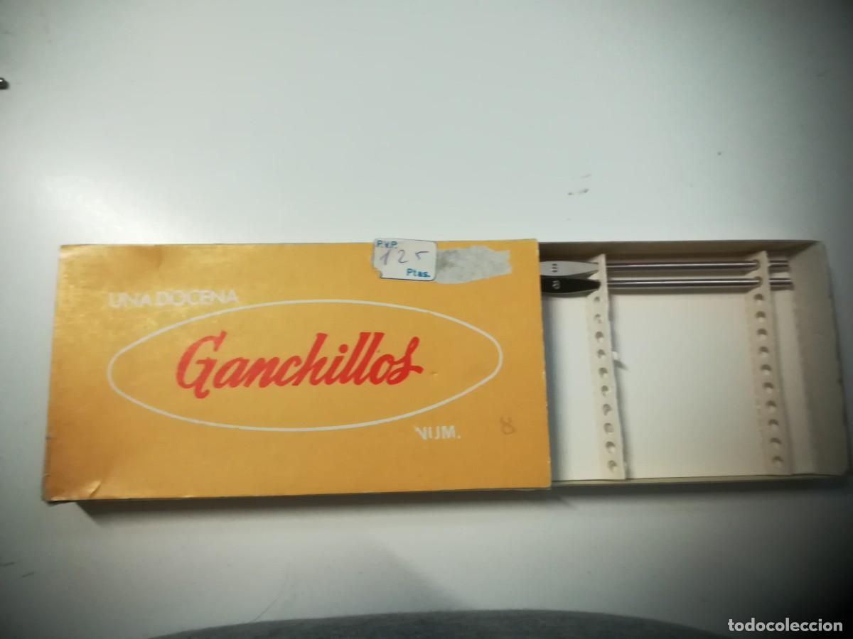 Antiquit&auml;ten: DOS AGUJAS DE GANCHILLO N&ordm;8 MARCA DAMA , EN SU CAJA