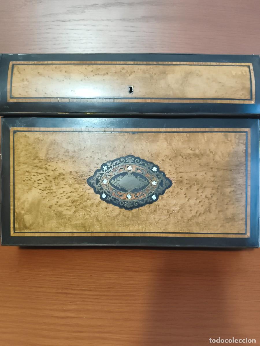 Antig&uuml;edades: Escritorio de mesa. Francia. Marqueteria. Principios S. XIX
