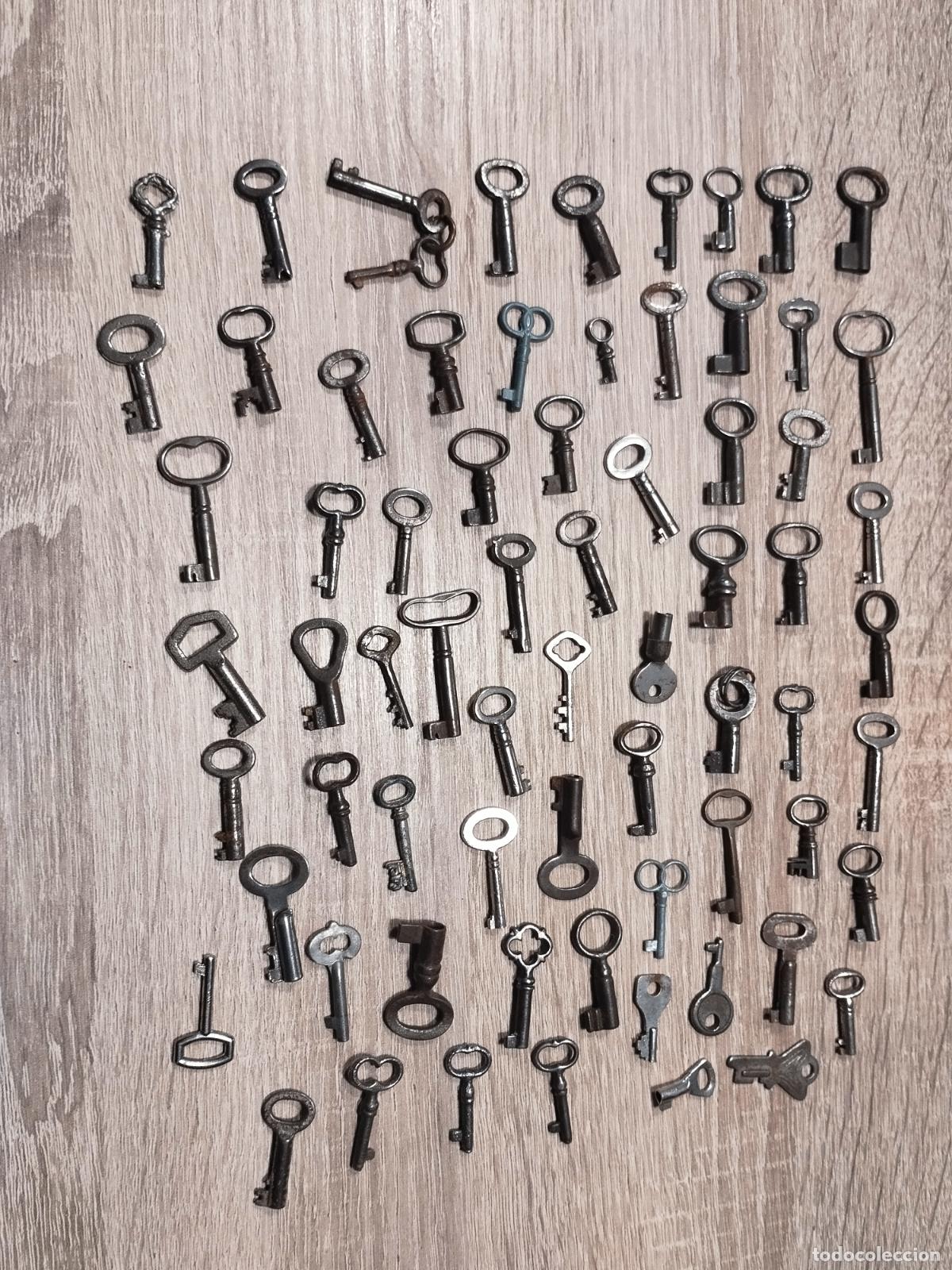 Antiquit&auml;ten: JT - COLECCION DE 70 LLAVES MINIS. APROX. 2 - 3CM CADA UNA. TODAS FOTOGRAFIADAS. MUCHA VARIEDAD