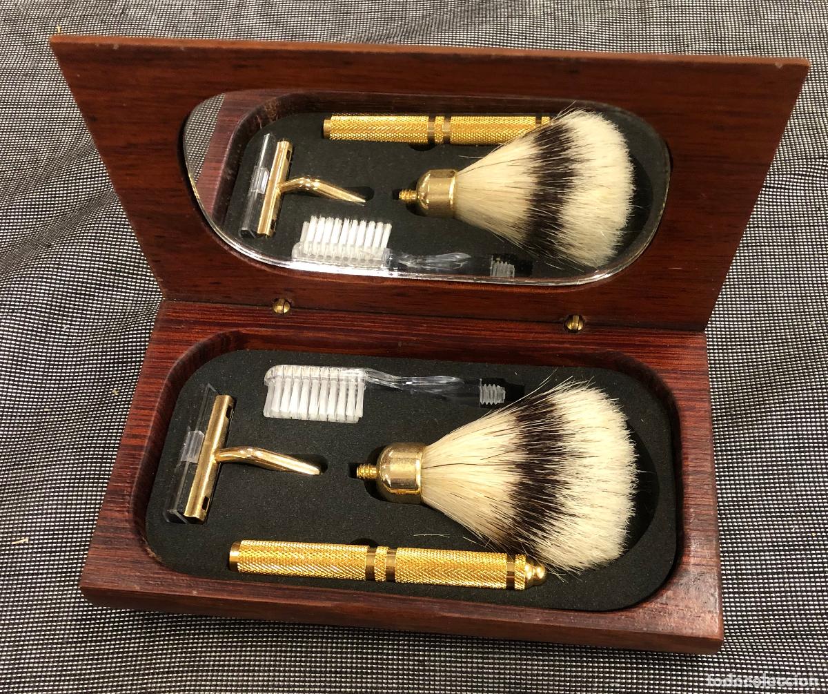 Antig&uuml;edades: SET DE VIAJE MAQUINILLA DE AFEITAR, BROCHA, CEPILLO DE DIENTES. EN ESTUCHE DE MADERA
