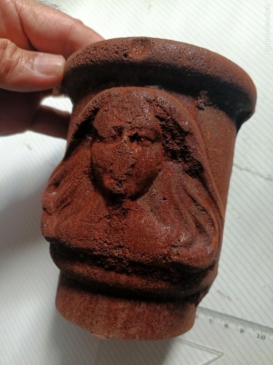 Antig&uuml;edades: Bajante antiguo de hierro fundido, forjado para tubo o tuber&iacute;a