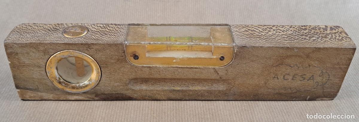 Antig&uuml;edades: Antiguo nivel de madera, marca Acesa, mediados S. XX