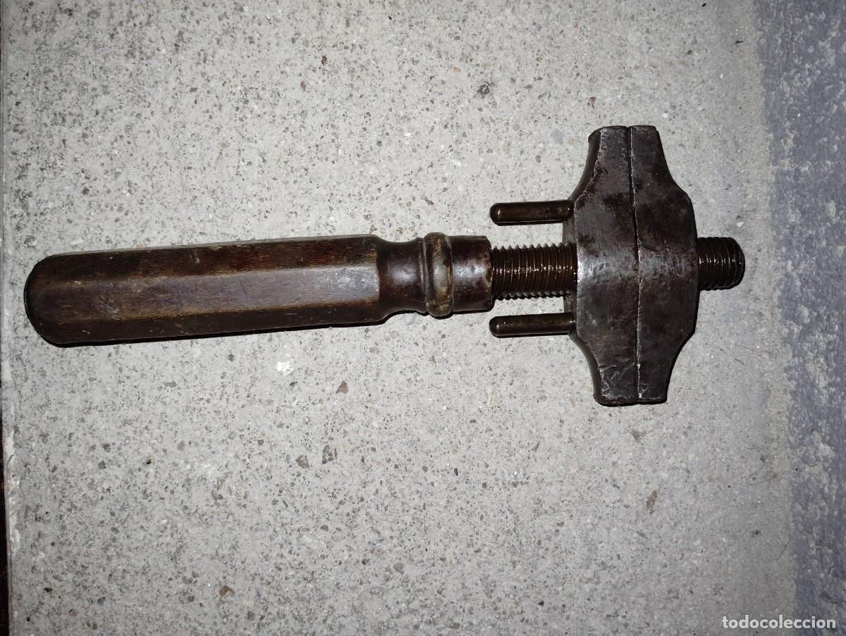 Antig&uuml;edades: ANTIGUO MARTILLO CON MORDAZA 22 cm. - Foto 3