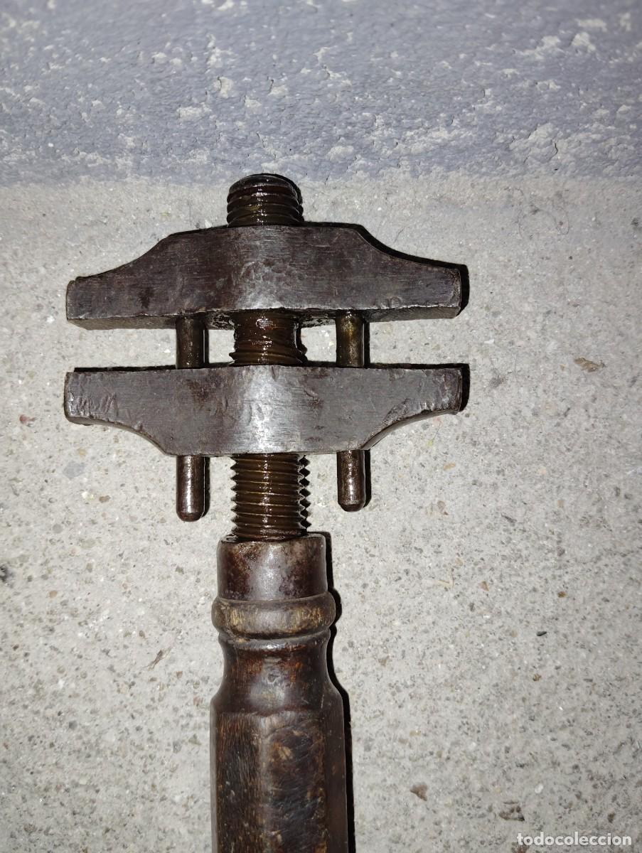 Antig&uuml;edades: ANTIGUO MARTILLO CON MORDAZA 22 cm. - Foto 4