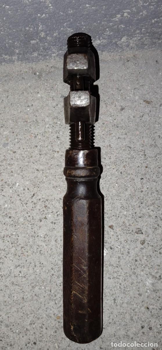 Antig&uuml;edades: ANTIGUO MARTILLO CON MORDAZA 22 cm. - Foto 6