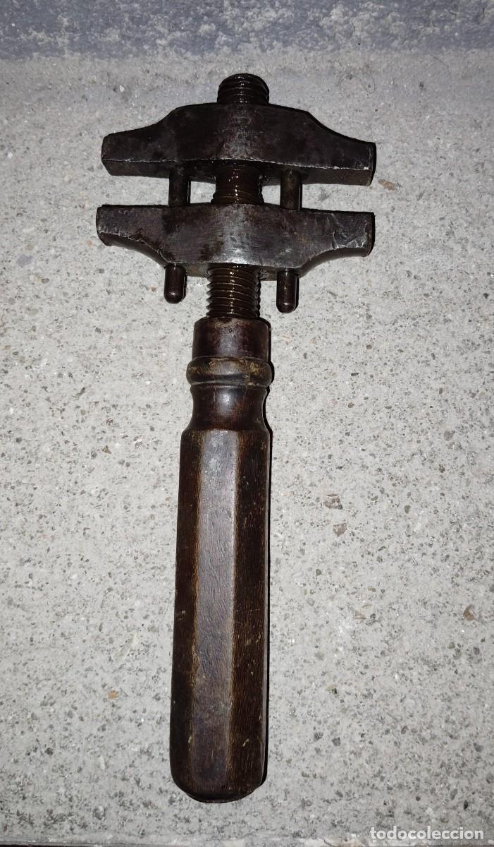 Oggetti Antichi: ANTIGUO MARTILLO CON MORDAZA 22 cm.