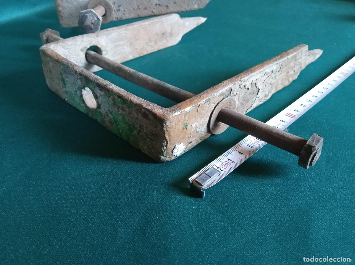 Antig&uuml;edades: Antiguas Piezas de Forja: Conectores Madera. - Foto 2