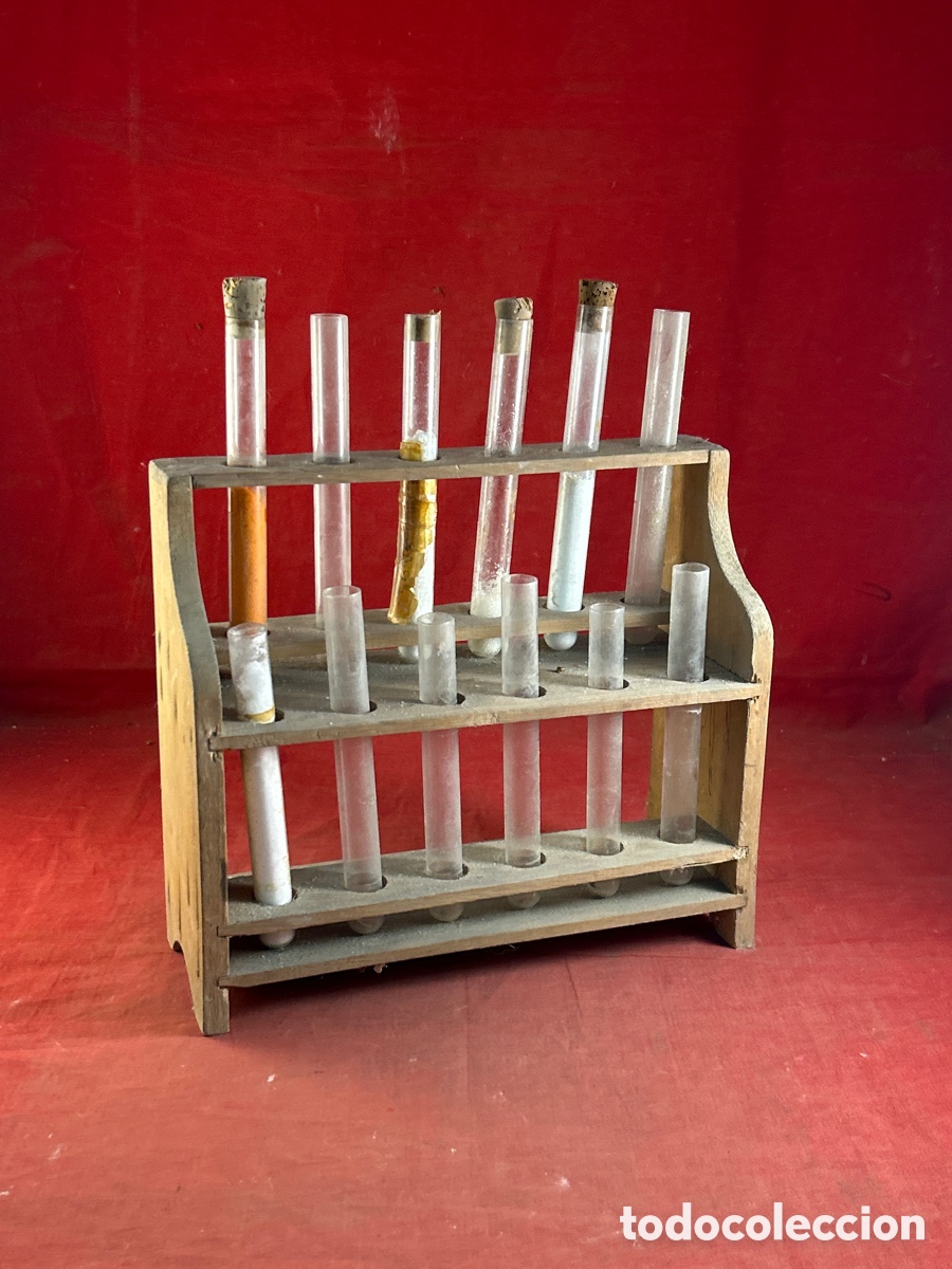 Antiques: gradilla de laboratorio de madera de &eacute;poca con tubos de ensayo de vidrio