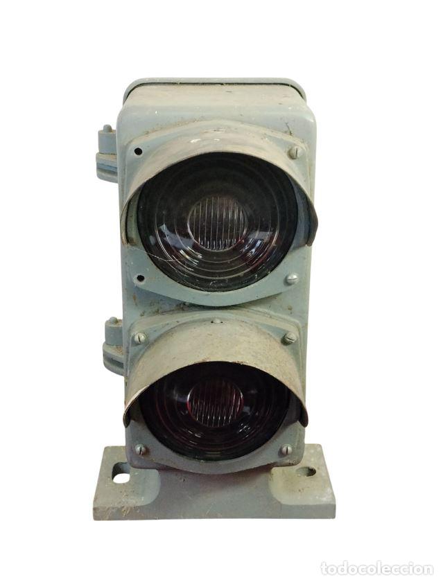 Antig&uuml;edades: ANTIGUO SEM&Aacute;FORO FERROVIARIO DE TIPO MONO. ABENGOAS S.A. HIERRO PINTADO. ESPA&Ntilde;A. SIGLO XX.
