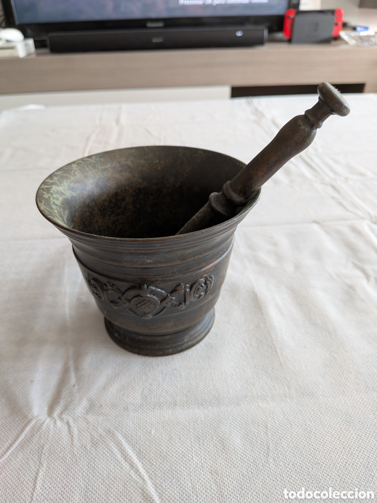Antiguidades: Antiguo mortero y maja de bronce.Siglo XVIII - XIX