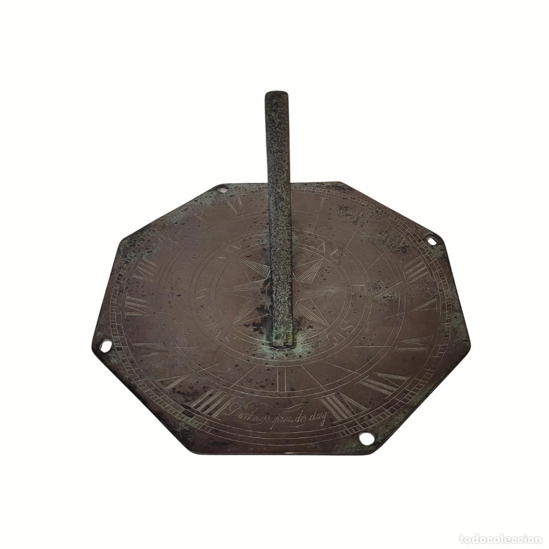 Antig&uuml;edades: Reloj de sol, bronce patinado y grabado, Jorge I, circa 1720 - Inglaterra