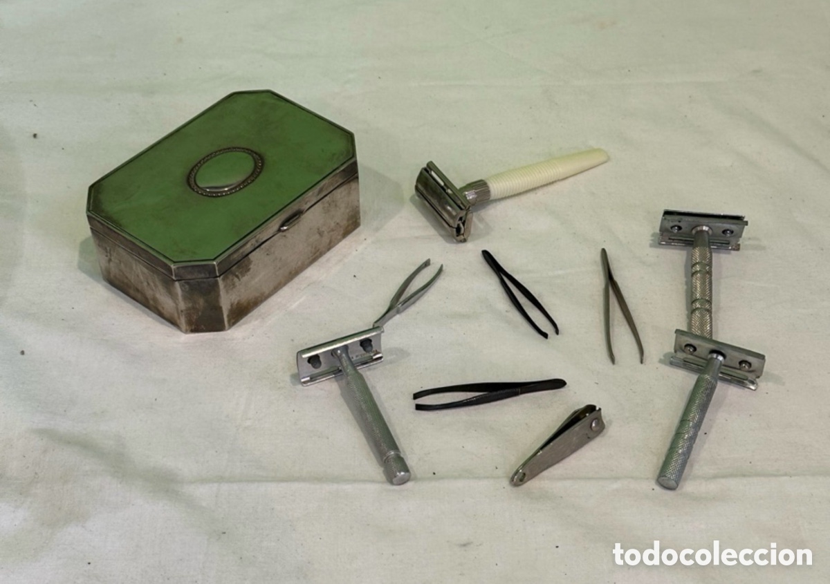 Oggetti Antichi: Antiguo conjunto de afeitado y barber&iacute;a vintage maquinillas met&aacute;licas con estuche de &eacute;poca