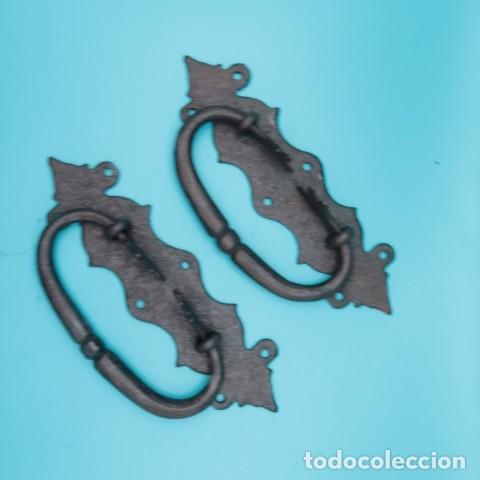 Antig&uuml;edades: Pareja tiradores hierro forjado artesanal vintage con placas vieira,para: bargue&ntilde;os arcas ba&uacute;les