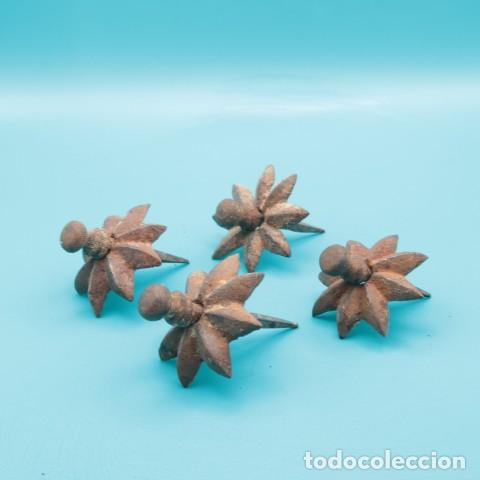 Antig&uuml;edades: Cuatrobclavos antiguos hierro forjado estrella floral artesanal originales siglo XVIII - XIX