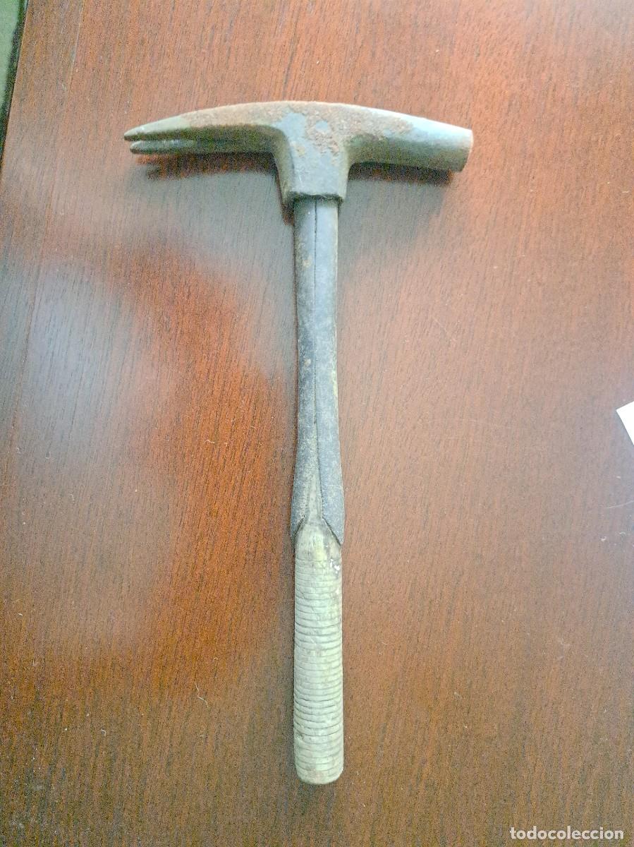 Antig&uuml;edades: MARTILLO TACHUELAS ANTIGUO