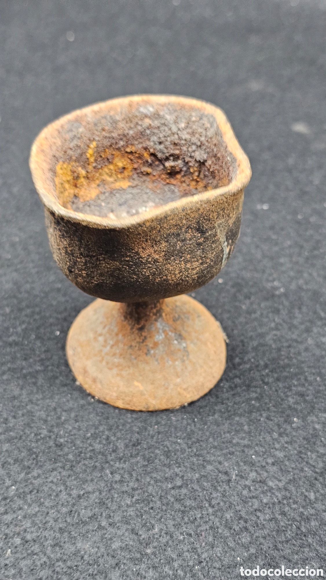 Antig&uuml;edades: Antiguo crisol de hierro fundido