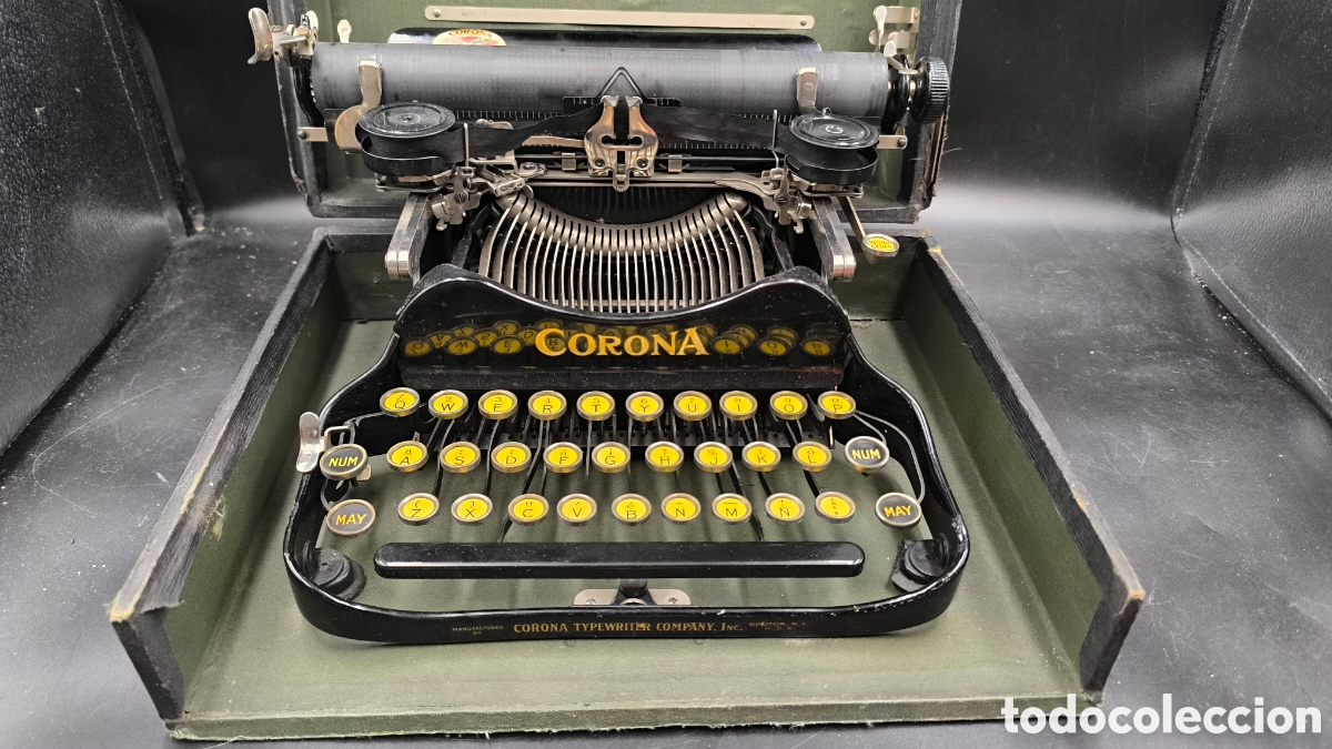 Antiguidades: Antigua m&aacute;quina de escribir Corona 3 port&aacute;til plegable a&ntilde;os 20 teclado espa&ntilde;ol y maleta