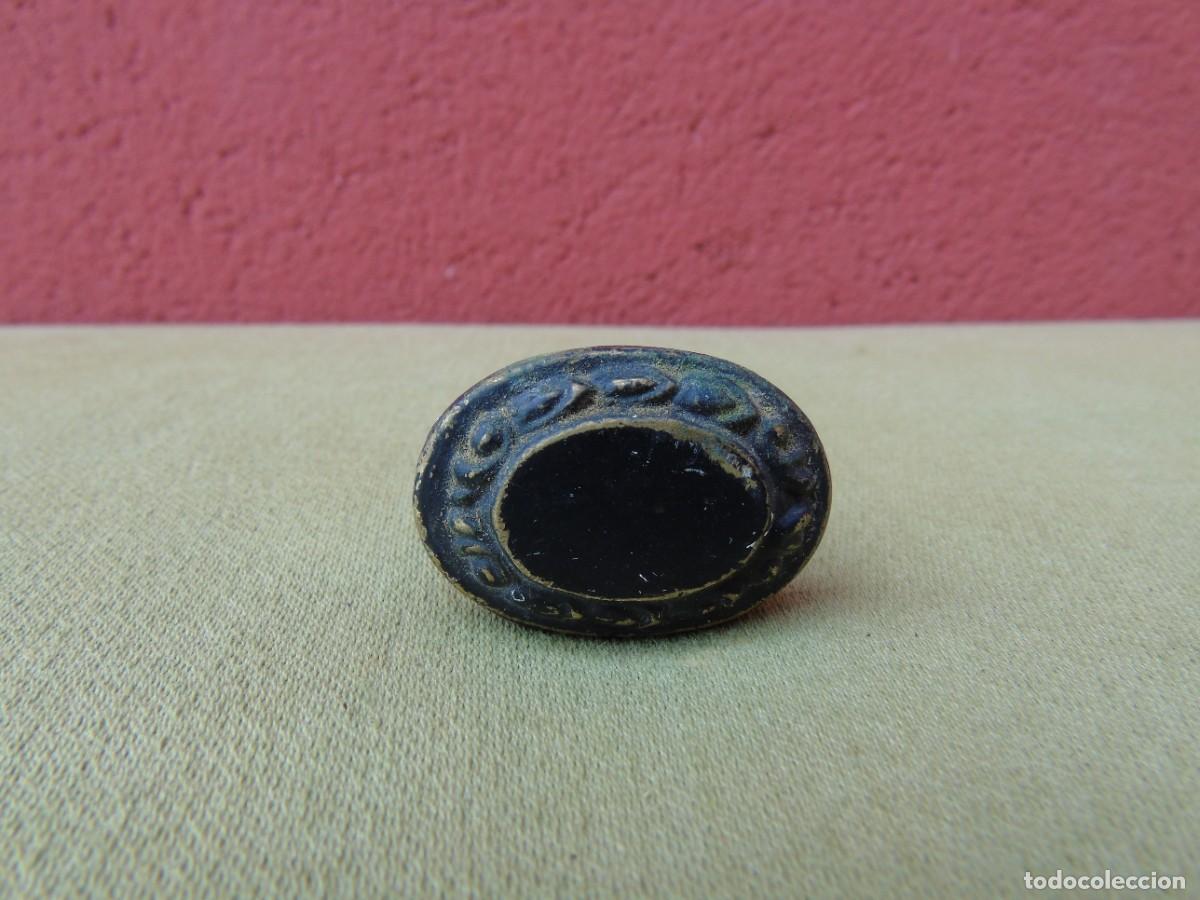 Antiguidades: PEQUE&Ntilde;O POMO, TIRADOR DE BRONCE PINTADO DE NEGRO. 3CM X 2CM.