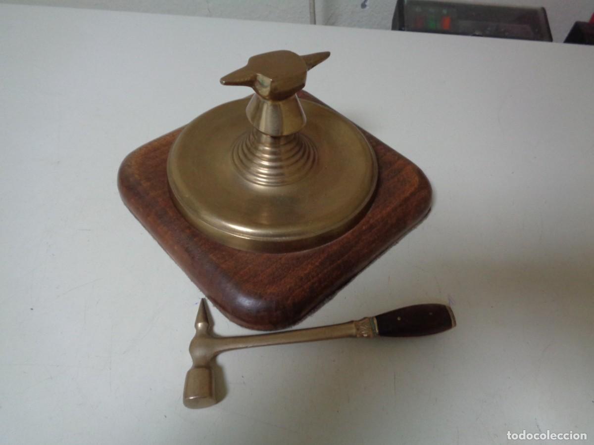 Antig&uuml;edades: yunque de joyero en bronce con su martillo. unico - Foto 2