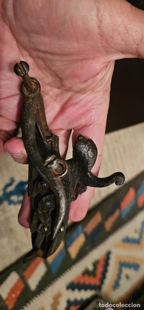 Antig&uuml;edades: Espectacular perrillo hierro grabado avancarga - Foto 3