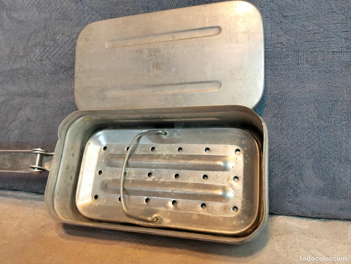 Antiques: Esterilizadora de agujas de cristal caja de aluminio con bandeja y asa, para hervir de los a&ntilde;os 50