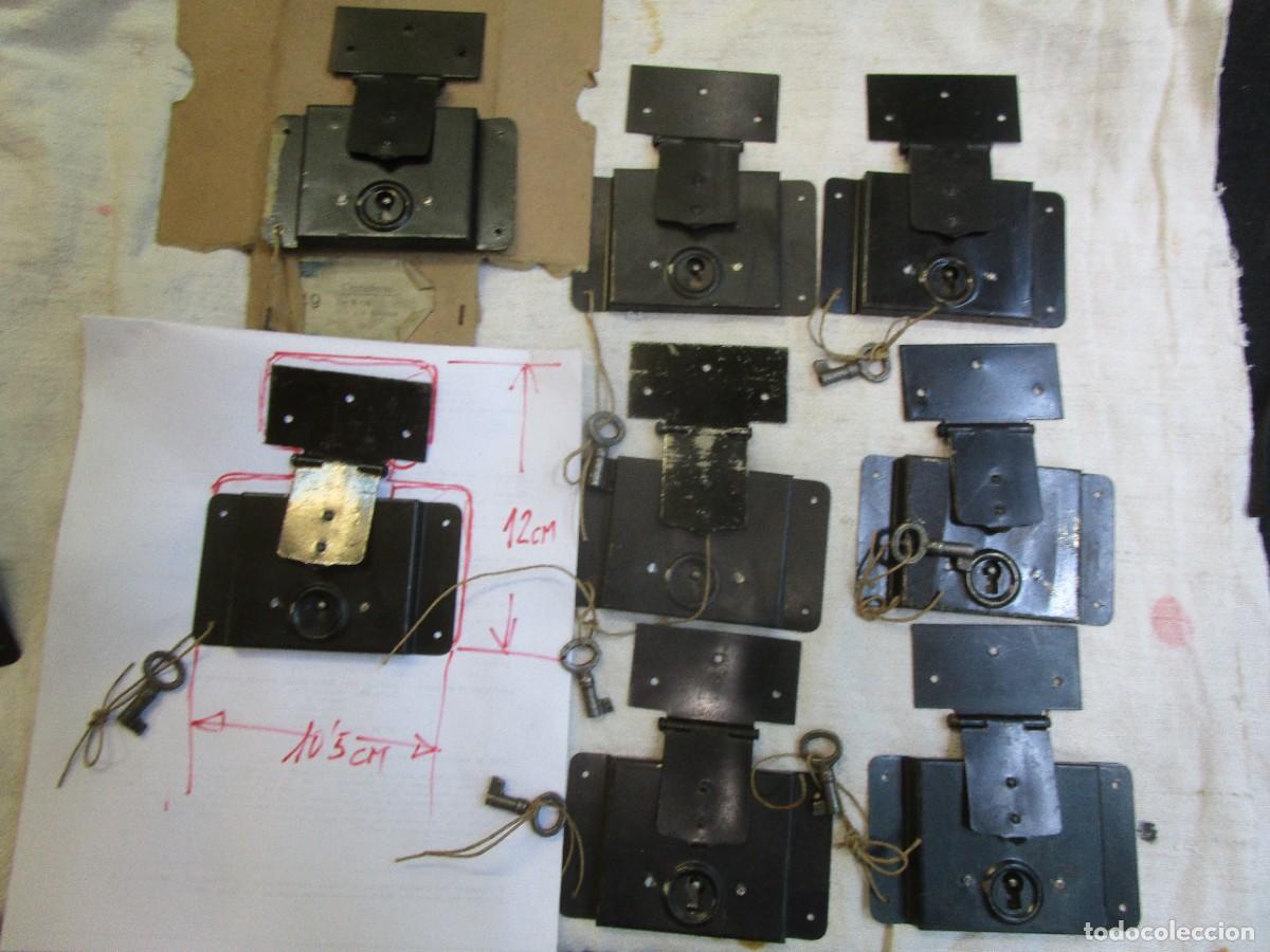 Antig&uuml;edades: * 8 CERRADURA BAULES CAJAS MALETAS ETC, SIN USO PREVIO - A&Ntilde;OS 30, CON 1 LLAVE, FUNCIONAN, SIN USAR.