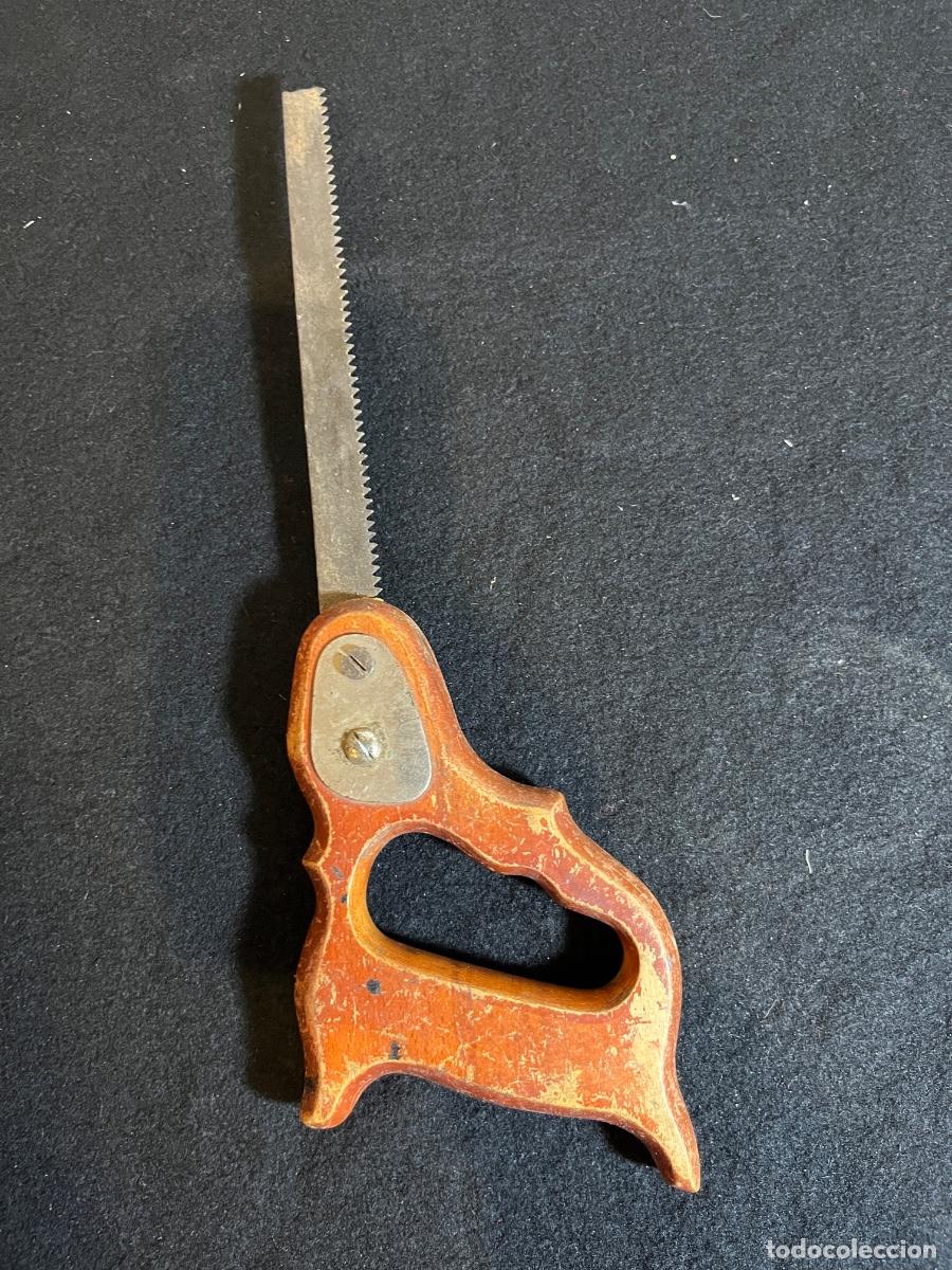 Antig&uuml;edades: Antiguo serrucho de aguja carpinter&iacute;a mango madera naranja herramienta vintage