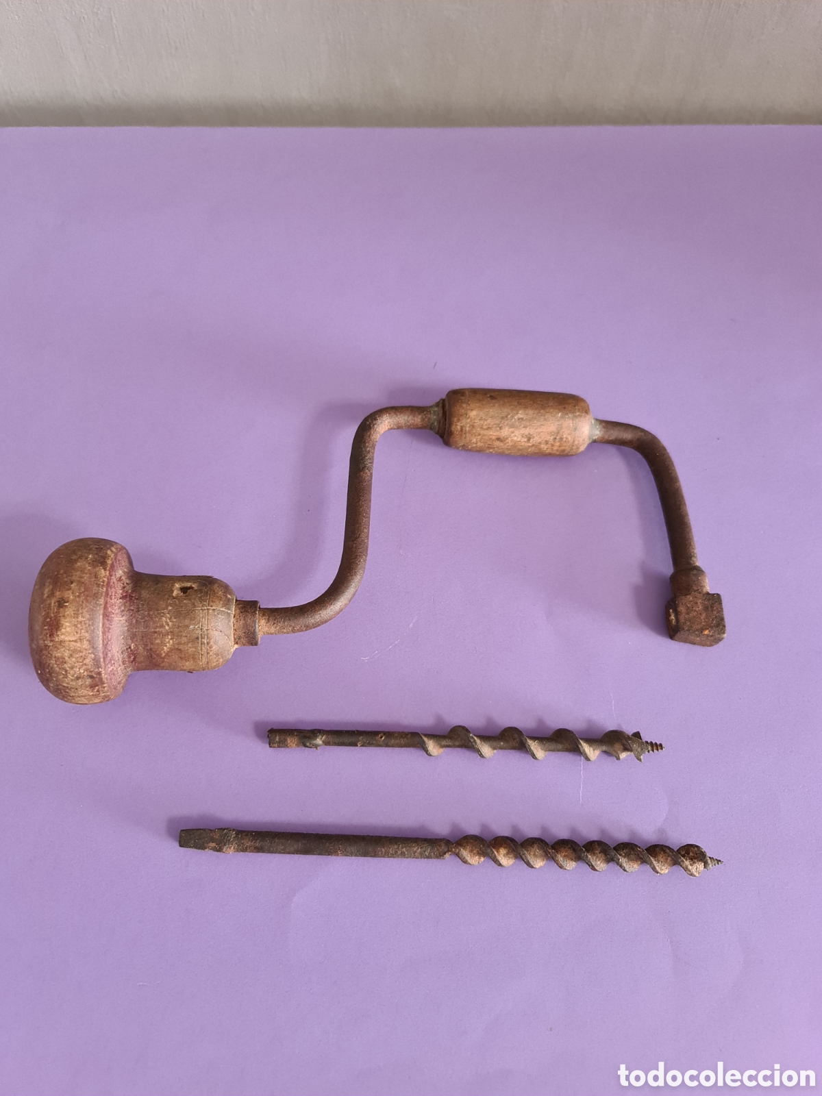 Antiques: Antiguo berbiqui de carpinter&iacute;a y dos brocas