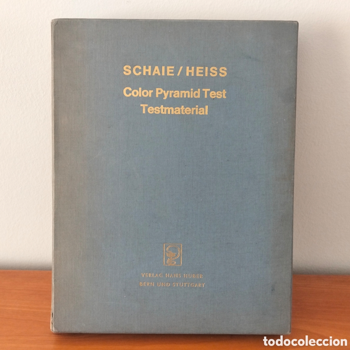 Oggetti Antichi: Caja con Color Pyramid Test Schaie‑Heiss (1965), prueba proyectiva completa con fichas y pir&aacute;mide