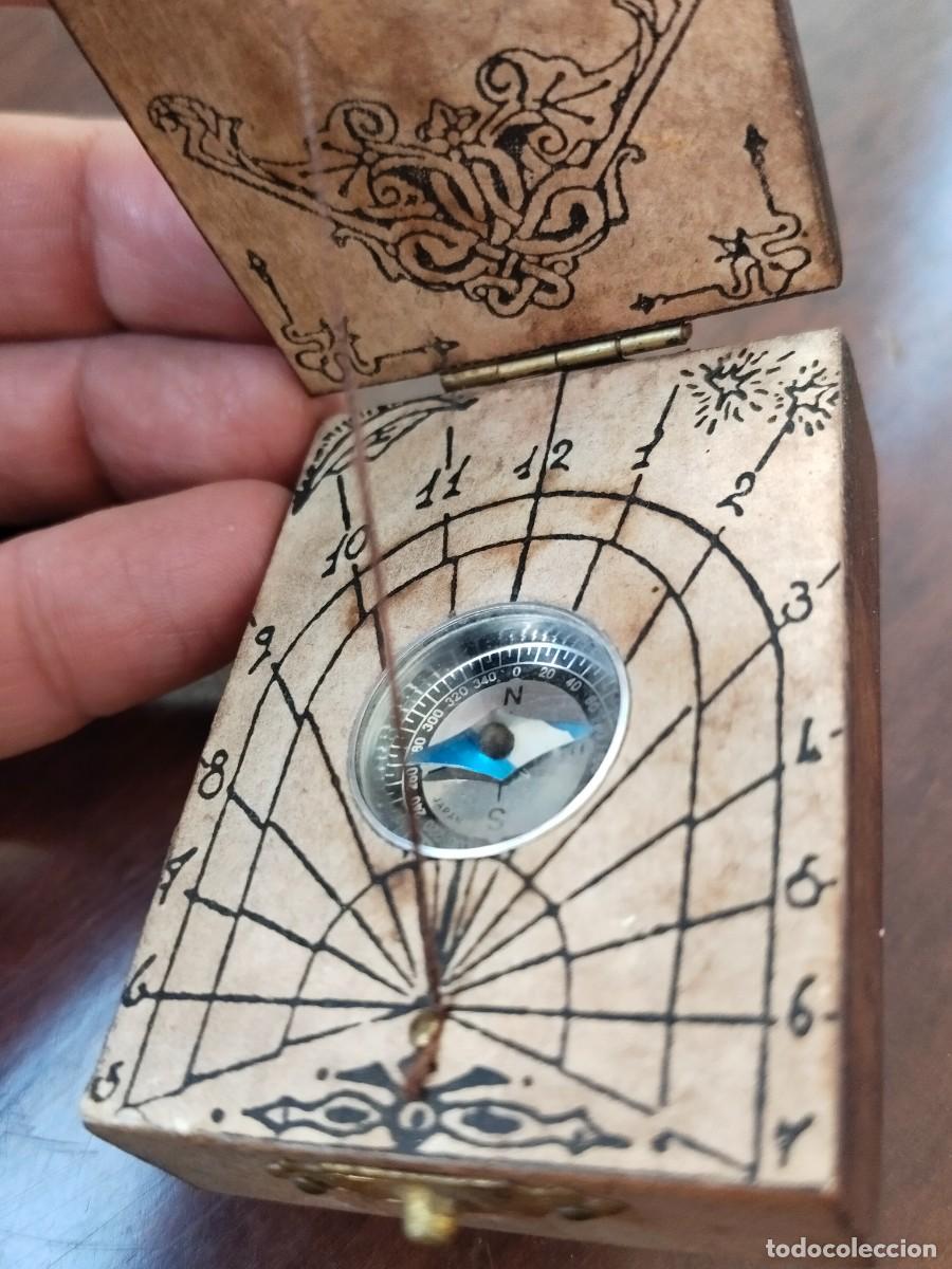 Antig&uuml;edades: Br&uacute;jula Reloj. Madera. - Foto 8