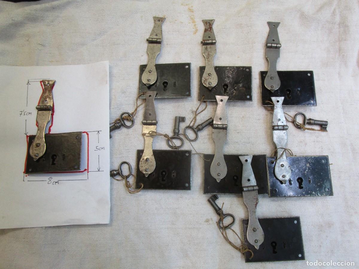 Antig&uuml;edades: * 8 CERRADURA BAULES CAJAS MALETAS ETC, SIN USO PREVIO - A&Ntilde;OS 30, CON 1 LLAVE, FUNCIONAN, SIN USAR.