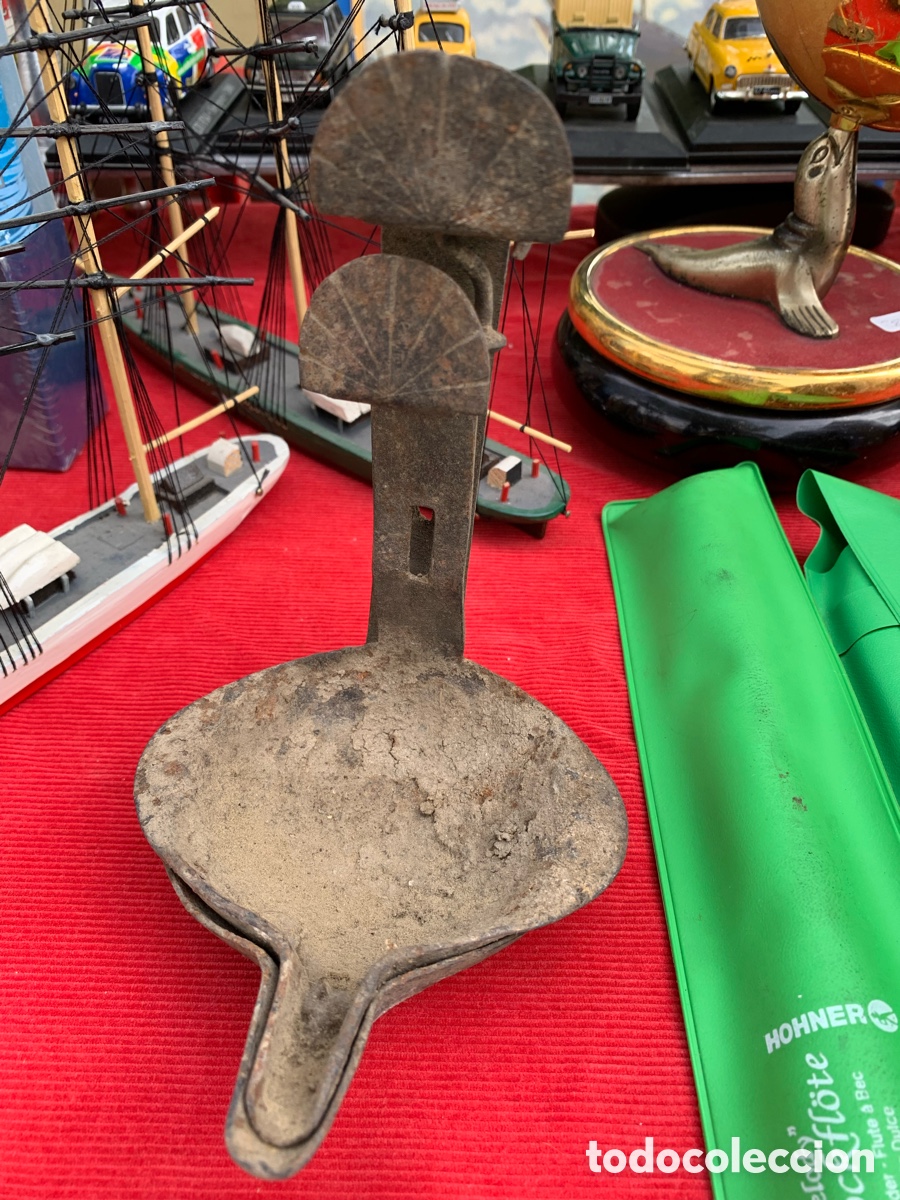 Antig&uuml;edades: Candil de aceite de hierro forjado, S.XVIII