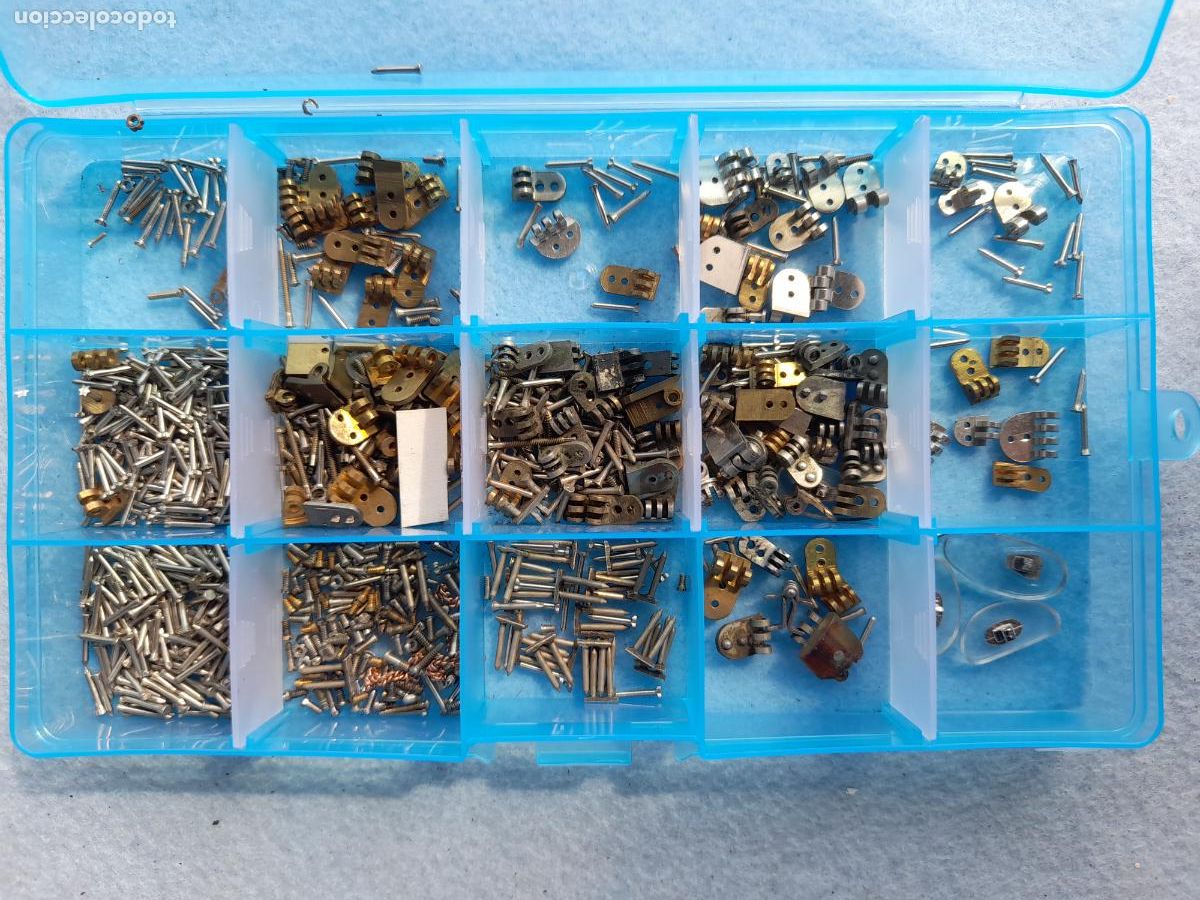 Antiquit&eacute;s: Gran Lote de Tronillos y Bisagras para Gafas