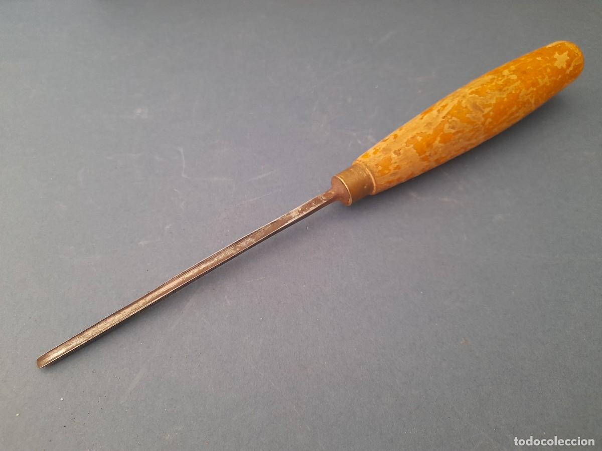 Antig&uuml;edades: gubia con corte 0,3cm aprox, largo 25cm aprox, ashley iles