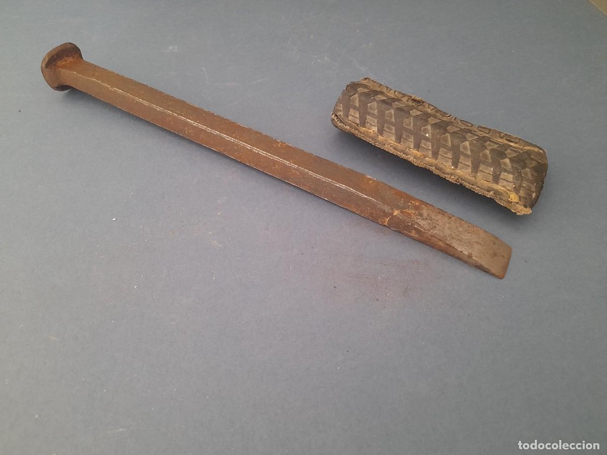 Antig&uuml;edades: formon de hierro con corte 2cm aprox, largo 28cm aprox, pesa 412g
