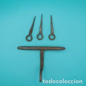 Antig&uuml;edades: Cerrojo de forja artesanal &ndash; Pasador completo-Puertas y ventanas r&uacute;sticas-Muebles antiguos.