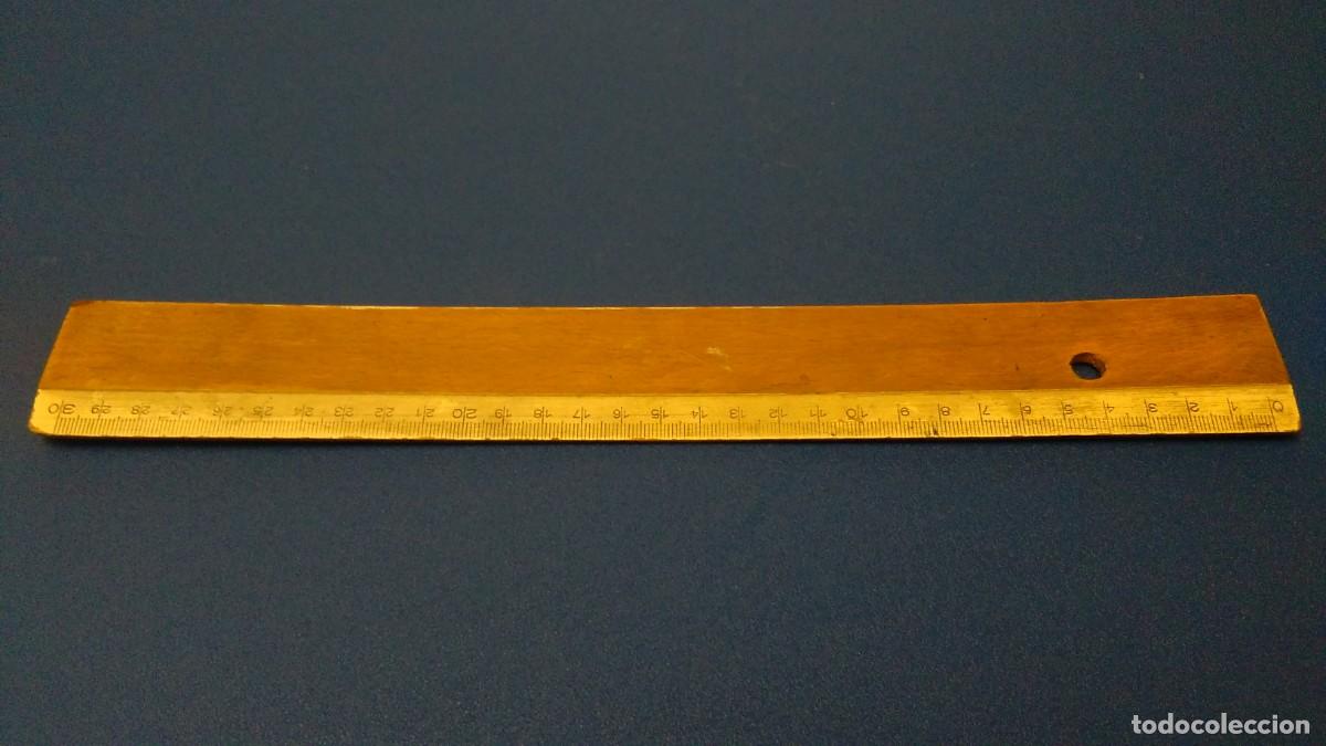 Antig&uuml;edades: REGLA DE MADERA DE 30 CM DE LOS A&Ntilde;OS 40 - Foto 2