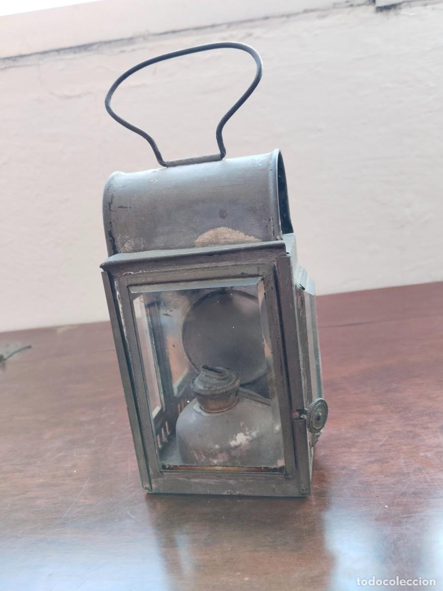 Antig&uuml;edades: Curiosa linterna l&aacute;mpara de aceite. 13 cm. Ver.