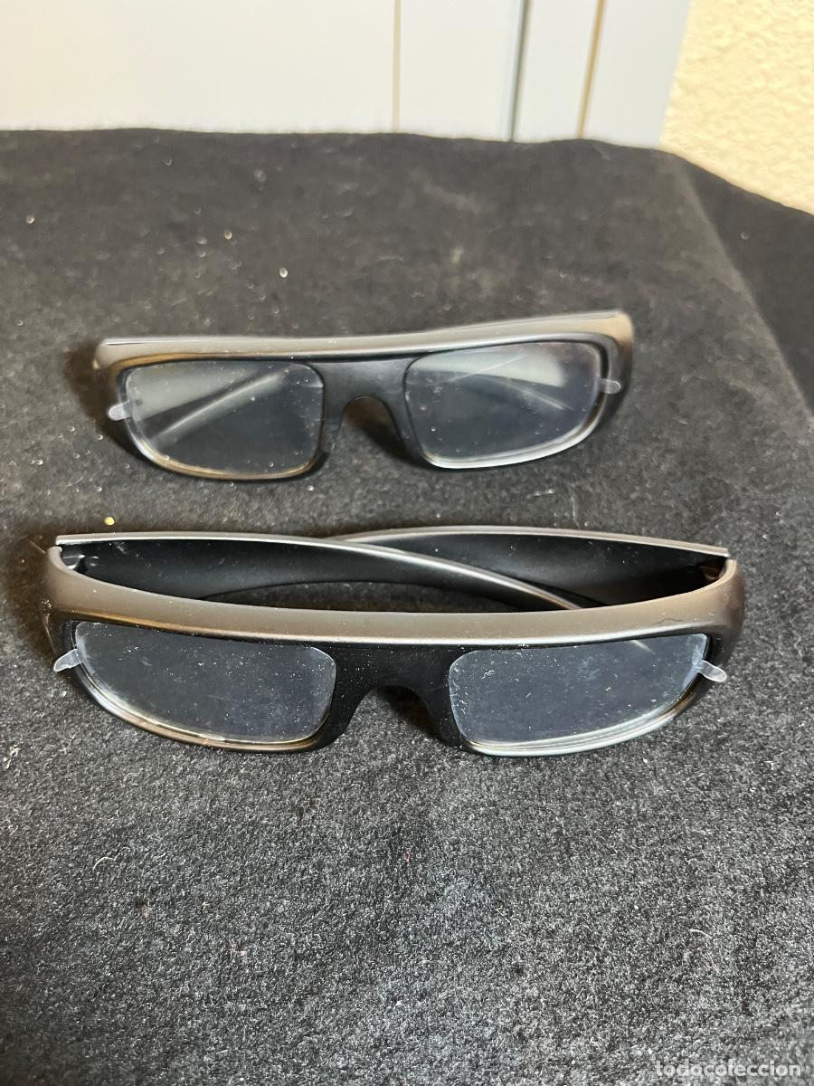 Antig&uuml;edades: Gafas 3D Negras Vintage Cine TV Retro Lote 2 Unidades Estilo Anaglifo