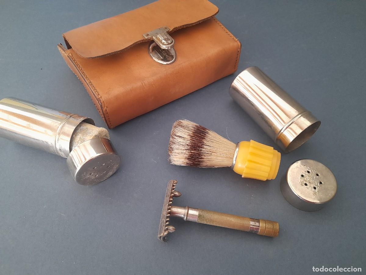 Antig&uuml;edades: estuche con cuchilla de afeitar desmontable, jabon y brocha en sus recipientes (14x10x4cm aprox)